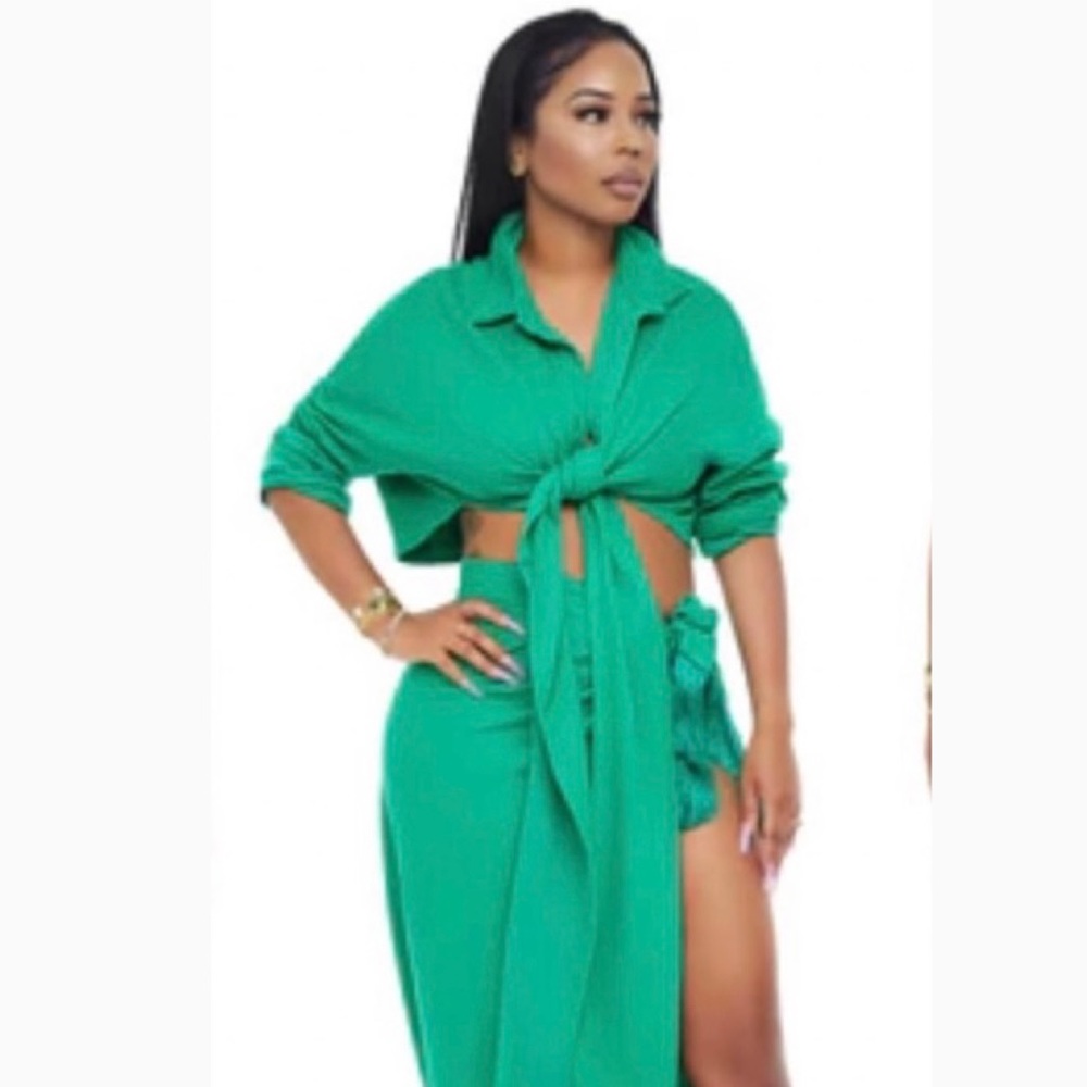 Minaa Monroe Button up tie Long Sleeve Crop Top